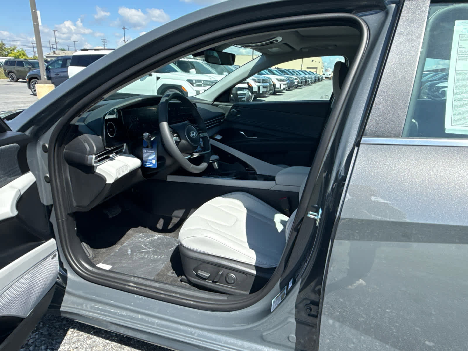 New 2026 Hyundai Elantra Limited FWD image 24