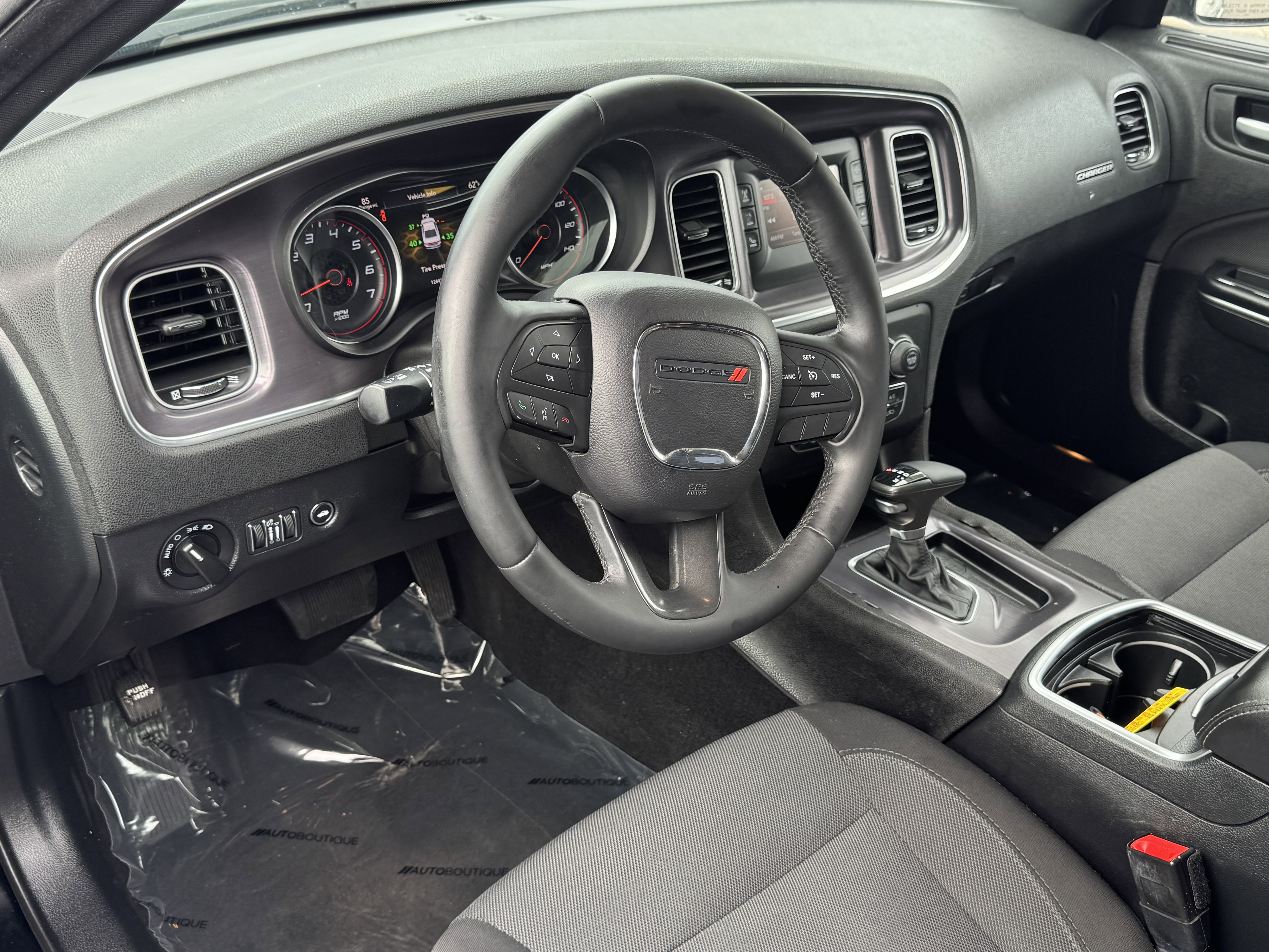 Used 2015 Dodge Charger SE w/ Sport Appearance Group image 7