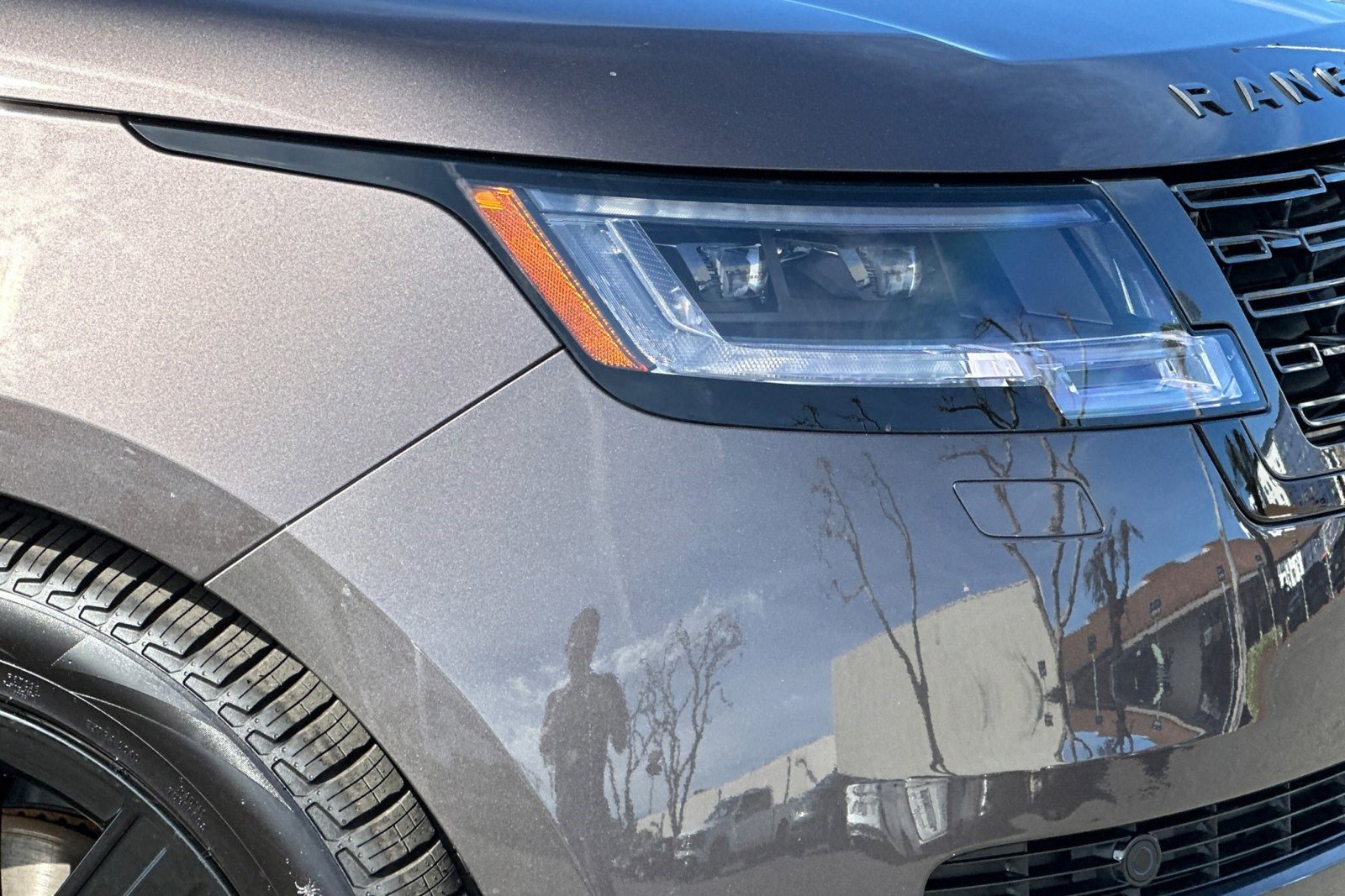 New 2026 Land Rover Range Rover Long Wheelbase SE image 12