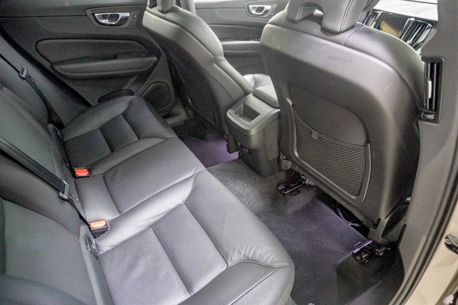 Used 2025 Volvo XC60 B5 Plus image 33