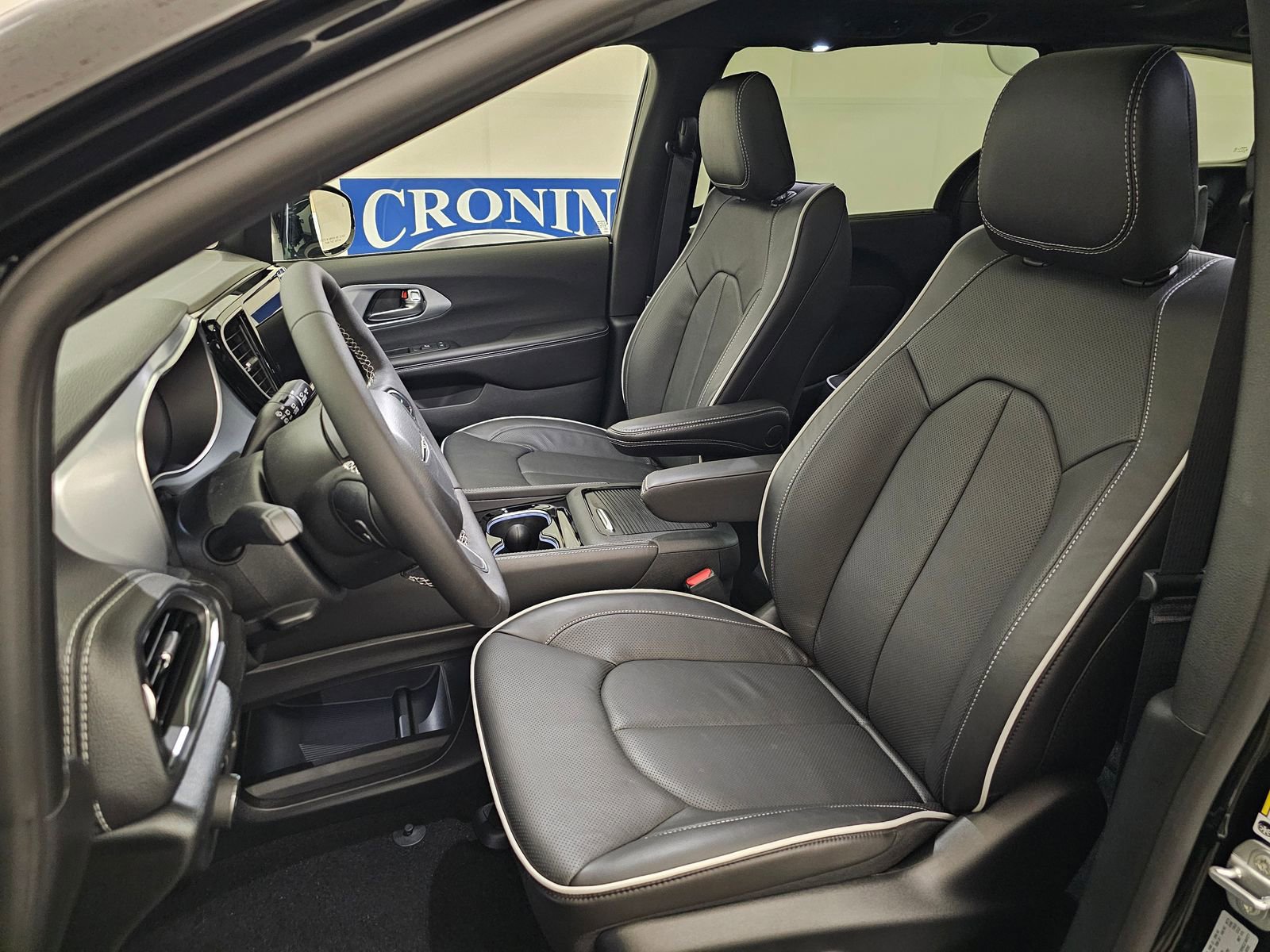 New 2026 Chrysler Pacifica Limited image 13