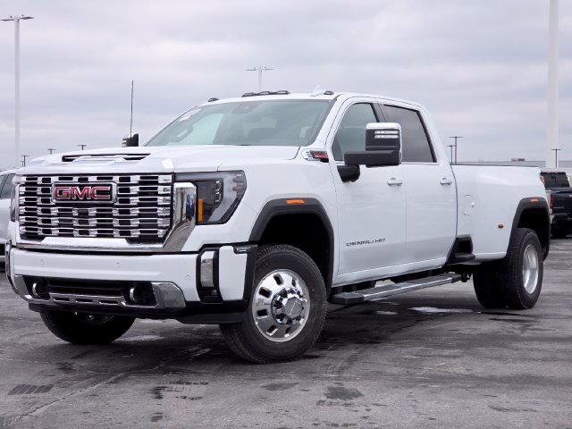 New 2026 GMC Sierra 3500 Denali w/ Denali Reserve Package AWD/4WD image 2