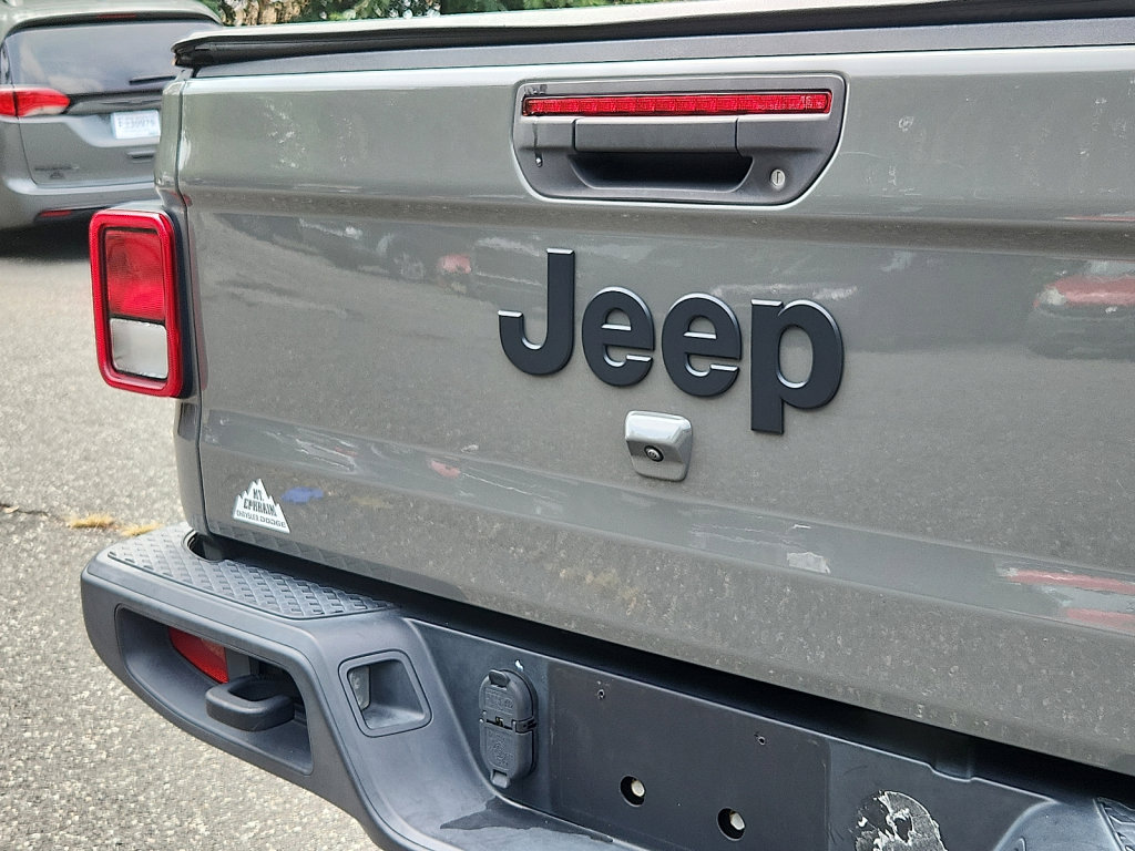 Used 2021 Jeep Gladiator Sport image 18