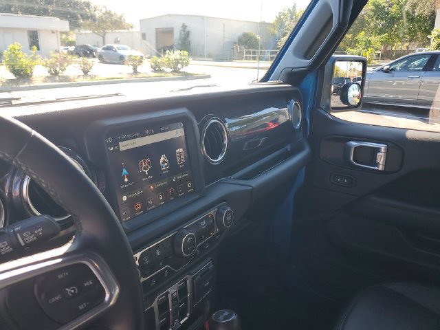 Used 2022 Jeep Wrangler Unlimited Sahara AWD/4WD image 23