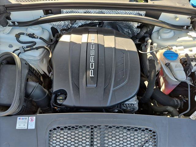 Used 2018 Porsche Macan AWD/4WD image 30