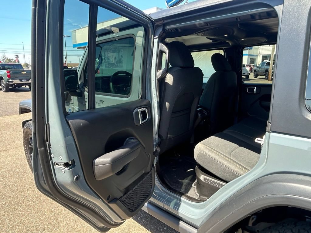 Used 2024 Jeep Wrangler Unlimited AWD/4WD image 36