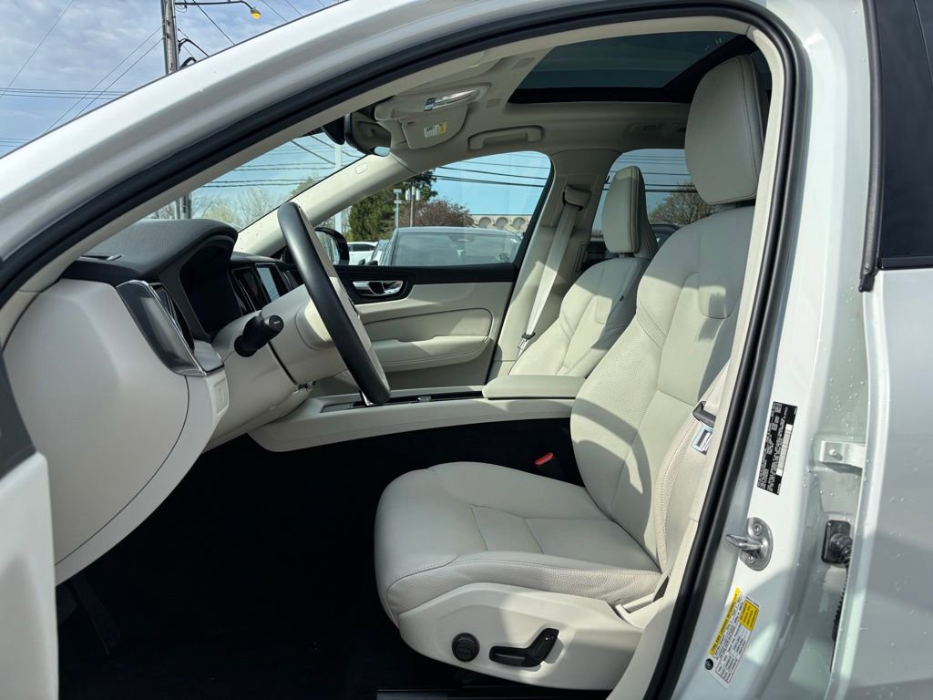Used 2023 Volvo XC60 B5 Plus w/ Climate Package AWD/4WD image 17