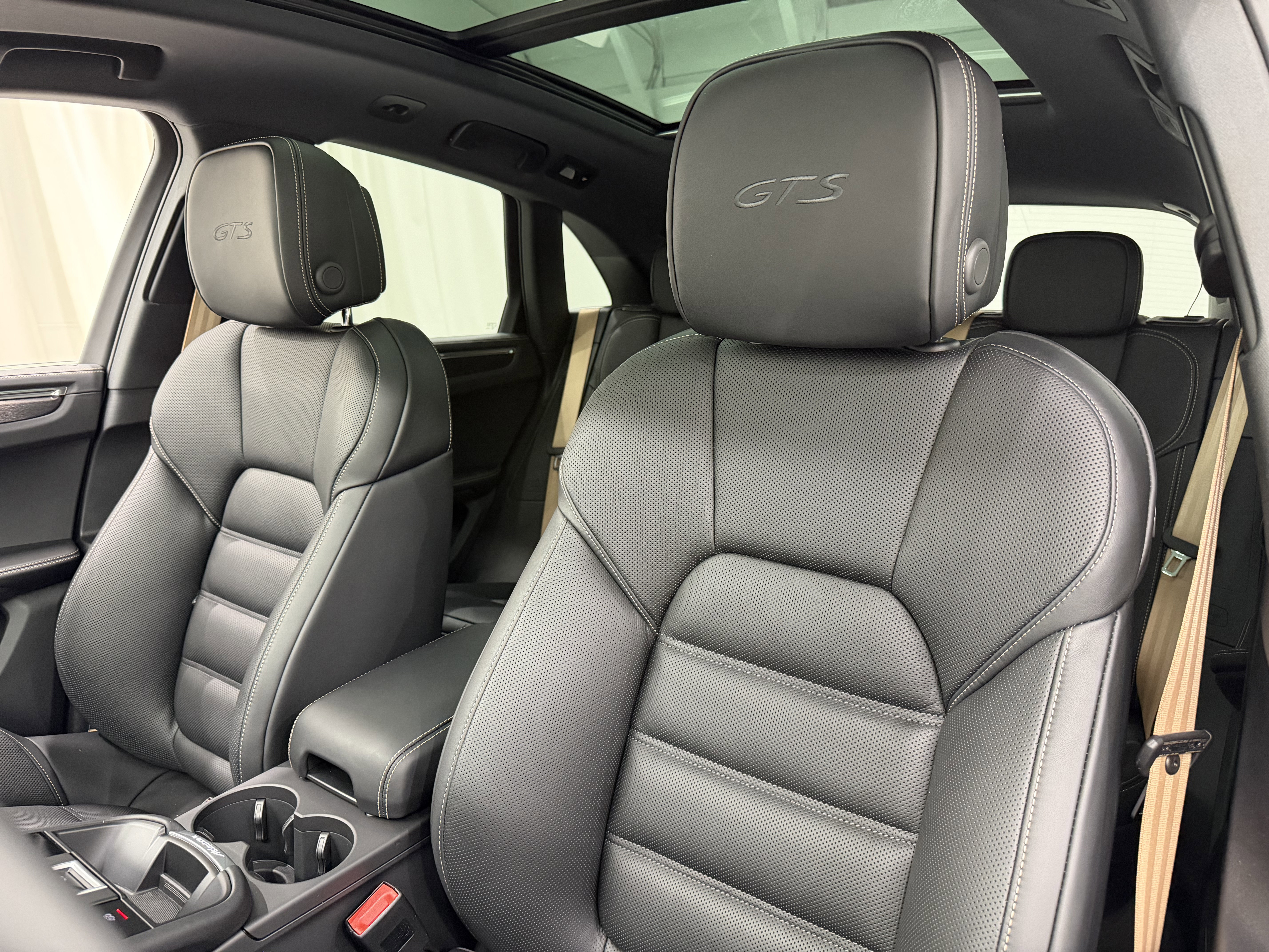 New 2026 Porsche Macan GTS image 36