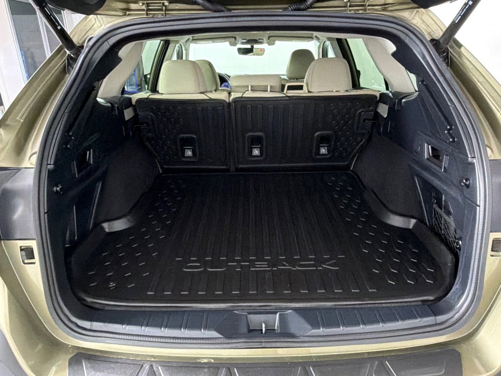 Used 2020 Subaru Outback Premium image 18