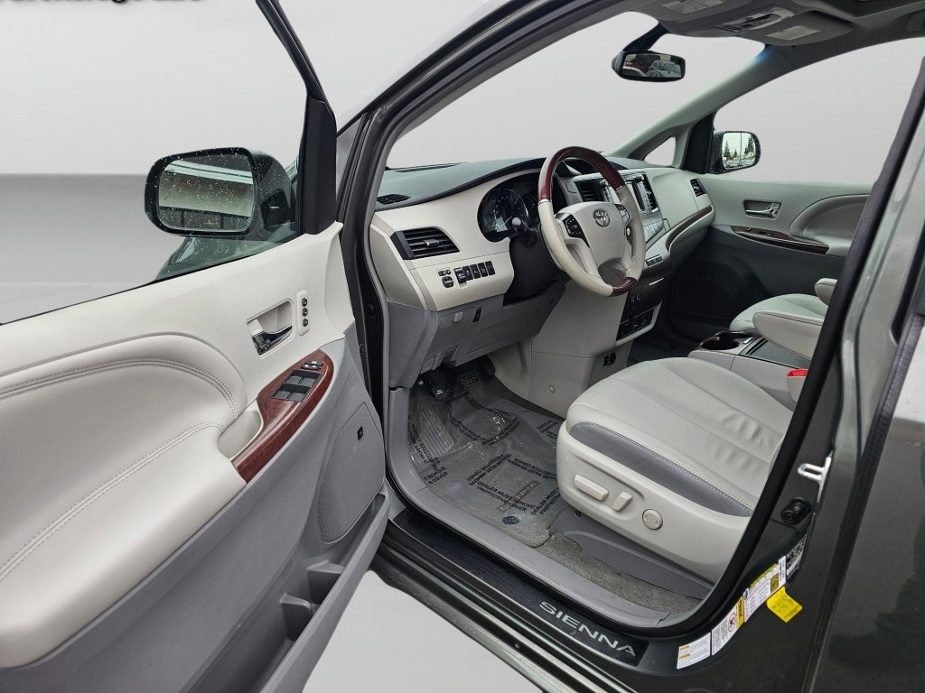 Used 2014 Toyota Sienna Limited w/ Limited Premium Package AWD/4WD image 20
