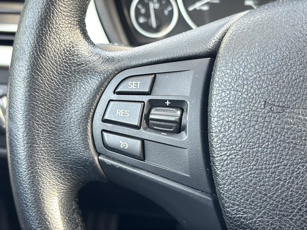 Used 2017 BMW 320i Sedan w/ Driver Assistance Package image 26