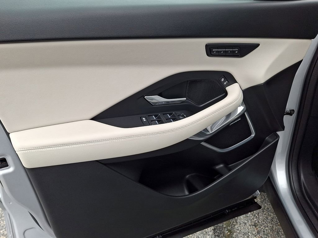 Used 2020 Jaguar E-PACE R-Dynamic SE image 12