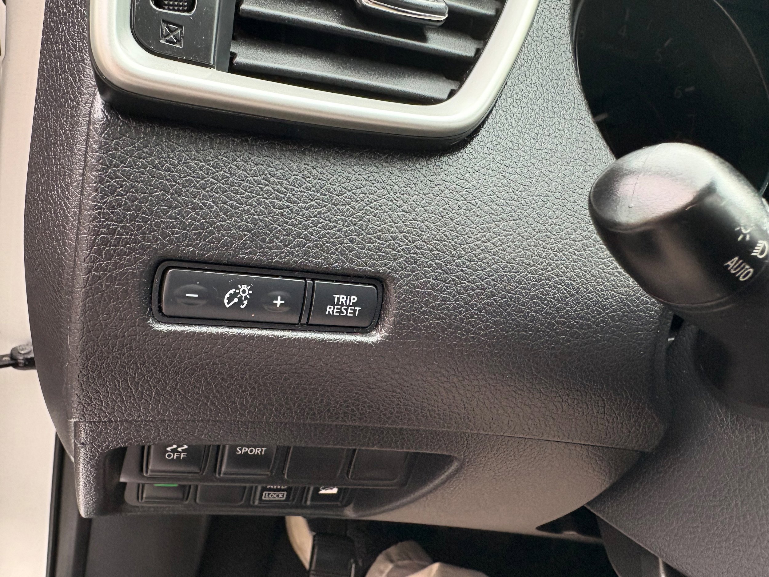 Used 2015 Nissan Rogue SV w/ SV Moonroof Package AWD/4WD image 29