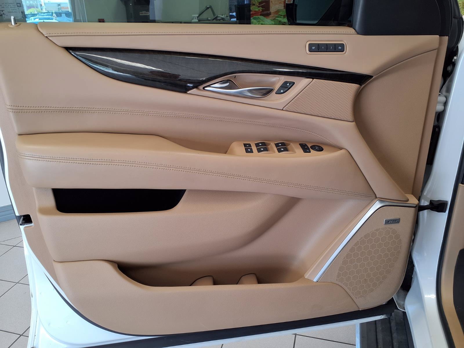 Used 2019 Cadillac Escalade ESV Platinum AWD/4WD image 24