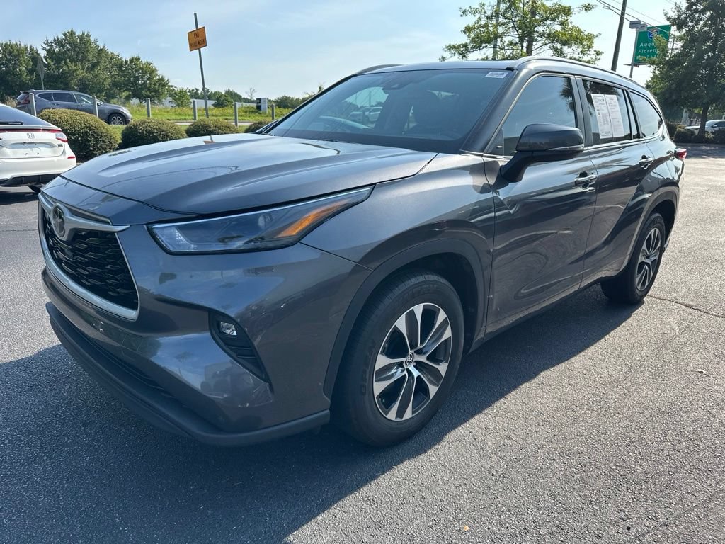 Used 2023 Toyota Highlander XLE FWD image 7