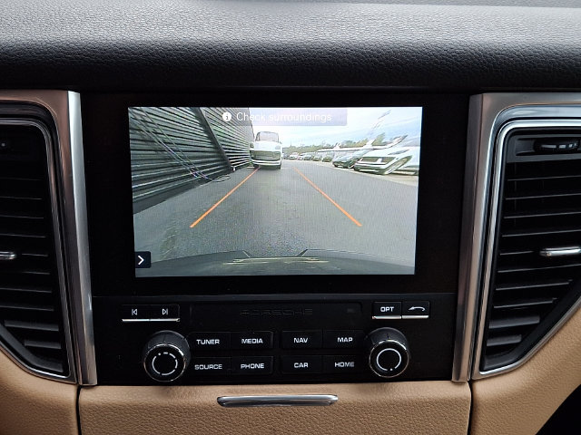 Certified 2018 Porsche Macan AWD/4WD image 22