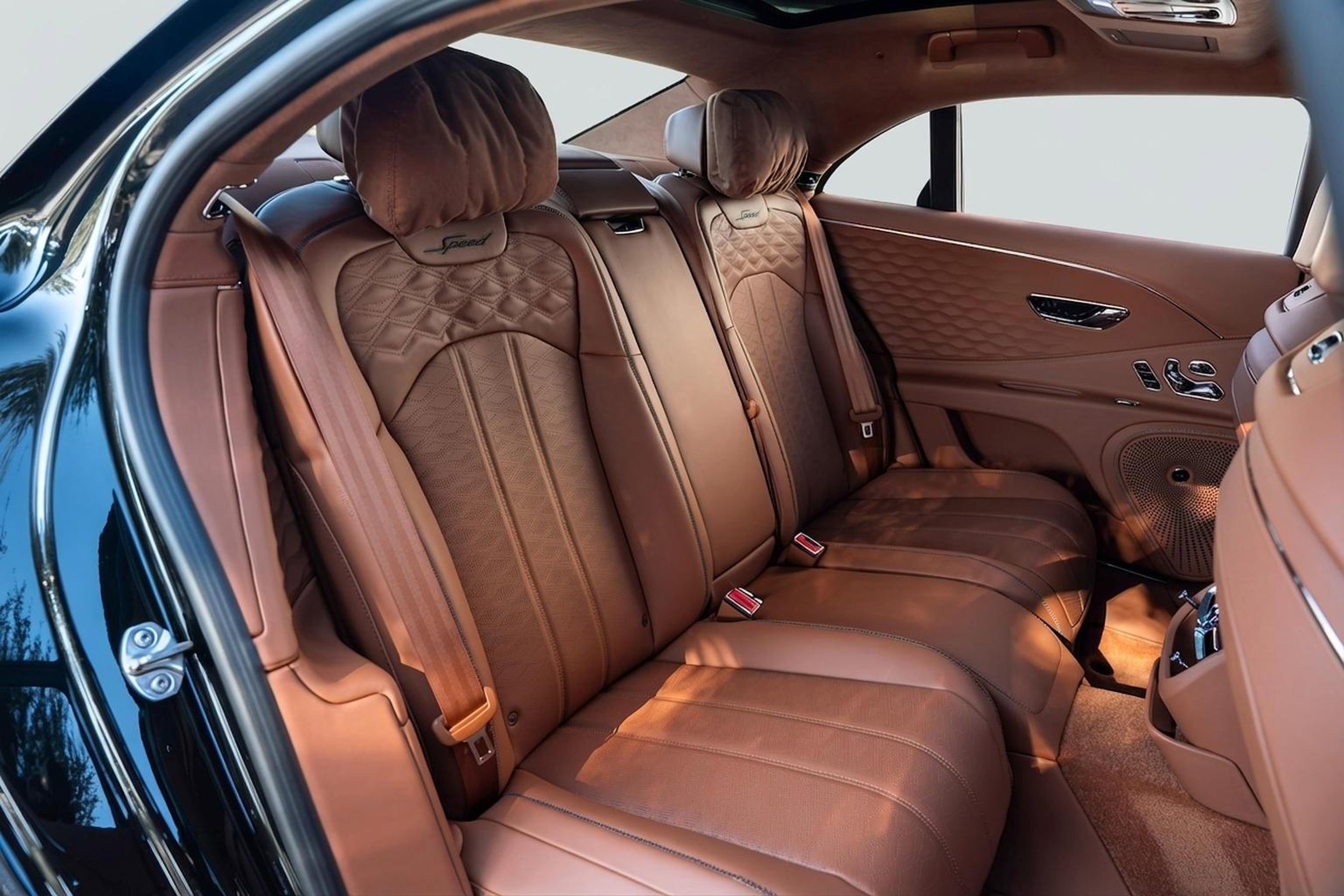 Used 2025 Bentley Flying Spur Plug-In Hybrid image 19