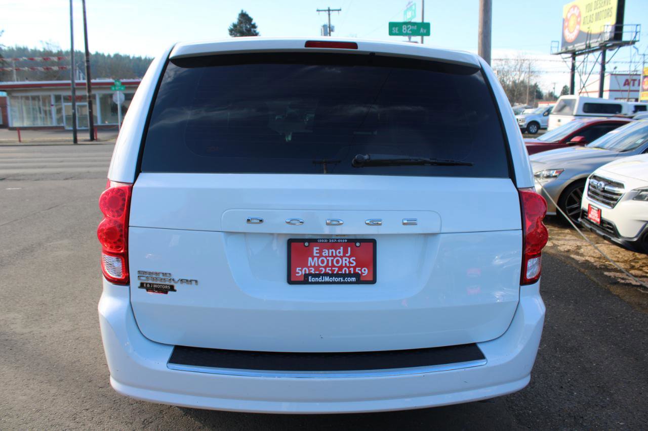 Used 2016 Dodge Grand Caravan American Value Package FWD image 5