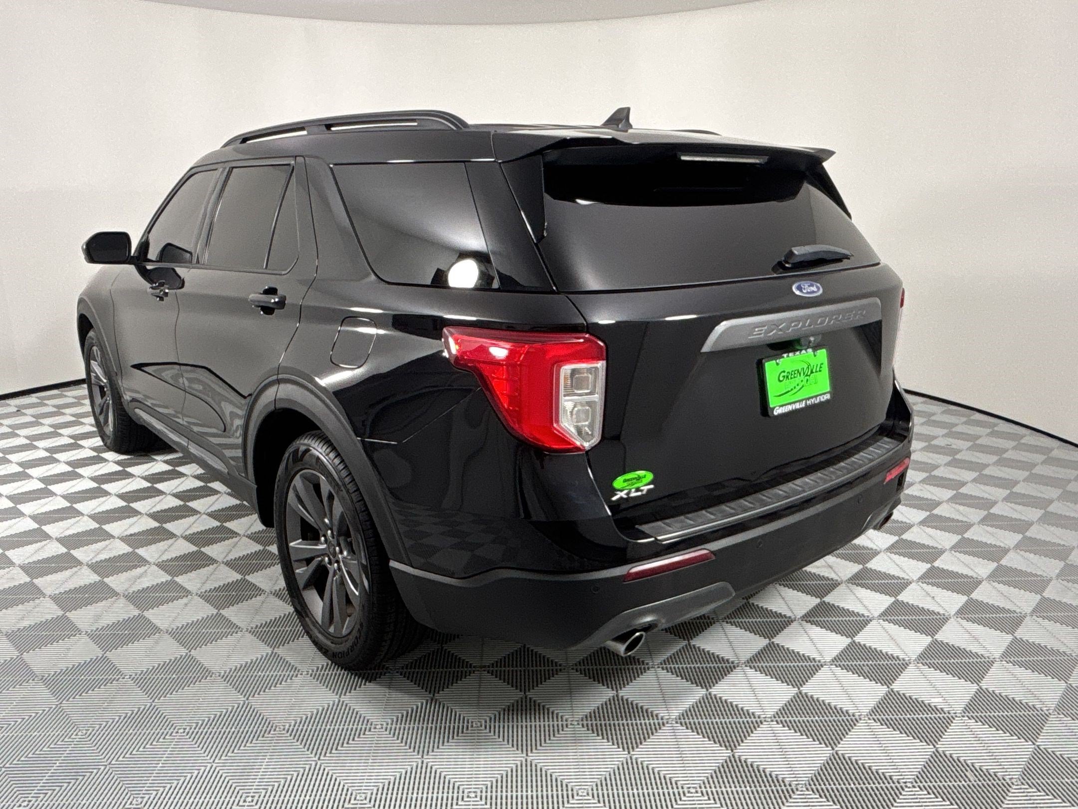 Used 2022 Ford Explorer XLT w/ Equipment Group 202A RWD image 3
