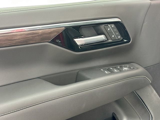 New 2025 Chevrolet Suburban Premier image 21