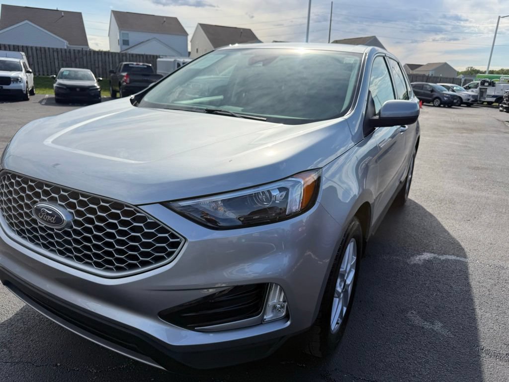 Used 2023 Ford Edge SEL w/ Convenience Package AWD/4WD image 2
