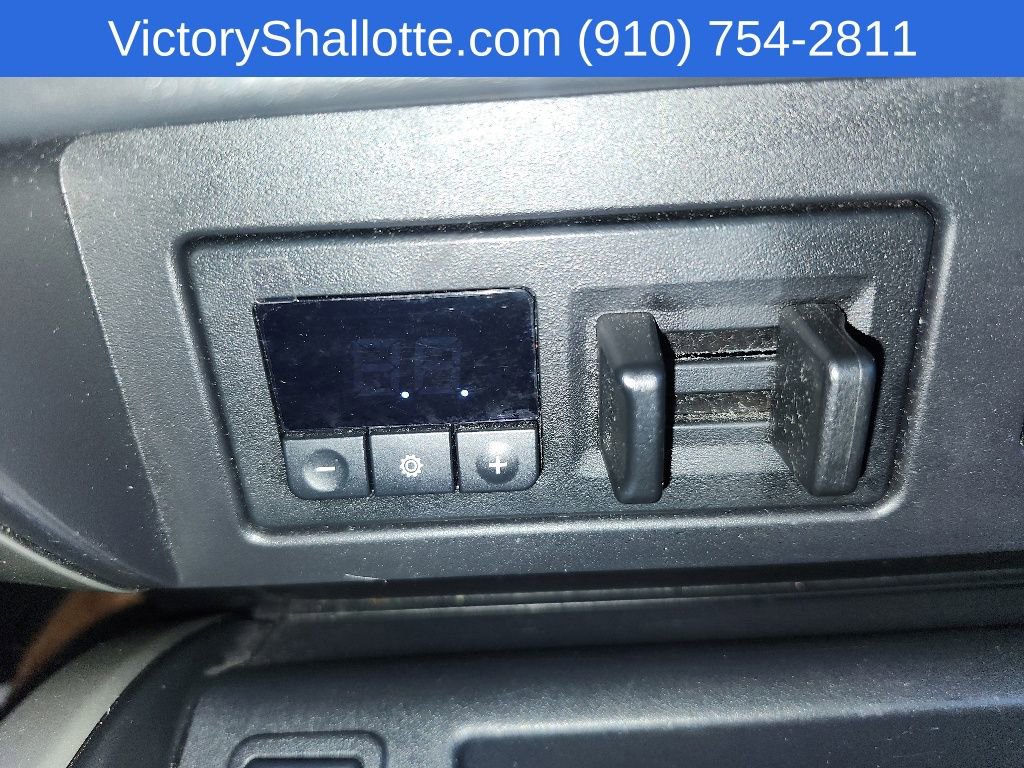 Used 2020 Nissan Titan SV w/ SV Convenience Package RWD image 7