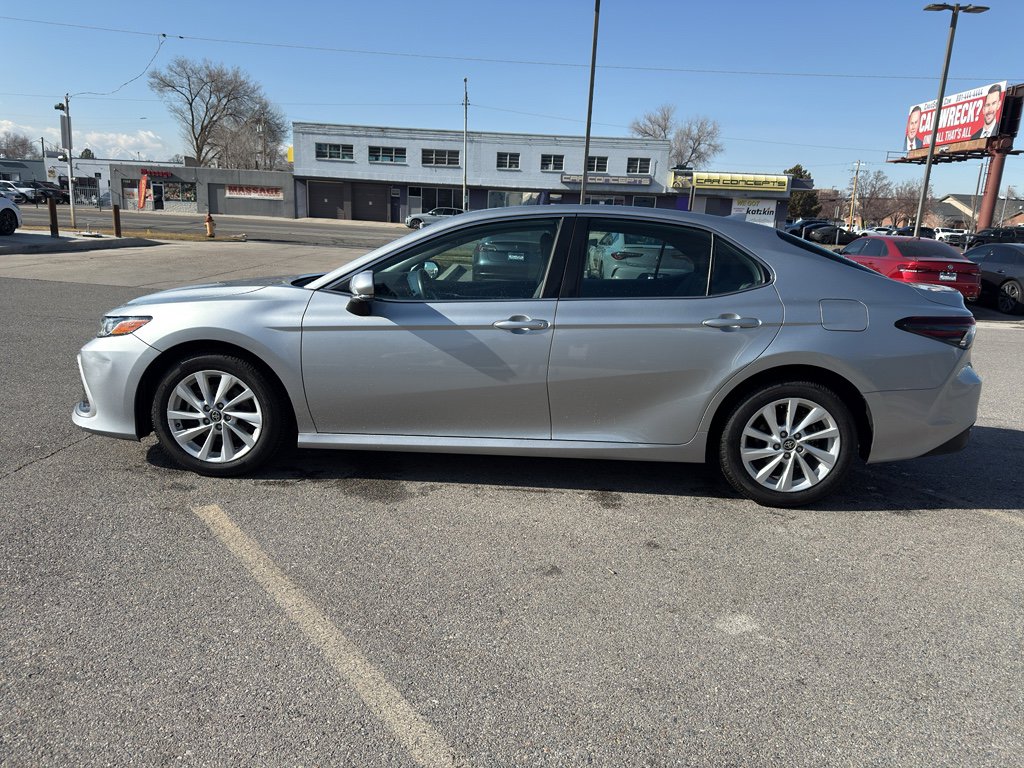 Used 2022 Toyota Camry LE image 4