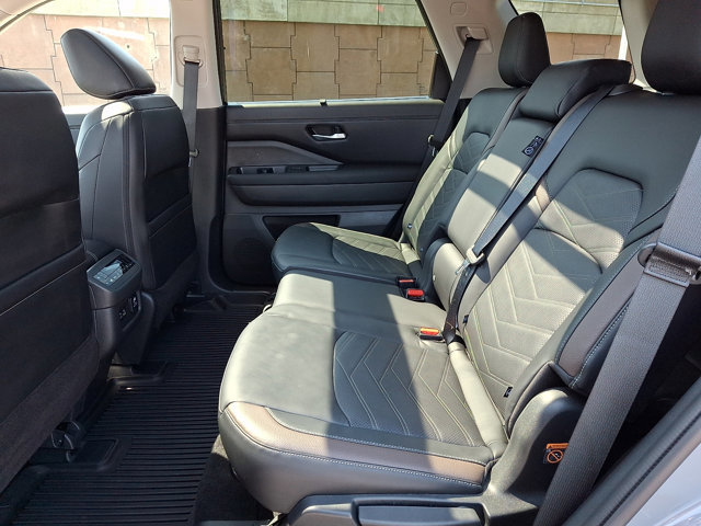 Used 2025 Nissan Pathfinder Platinum w/ Cargo Package image 10