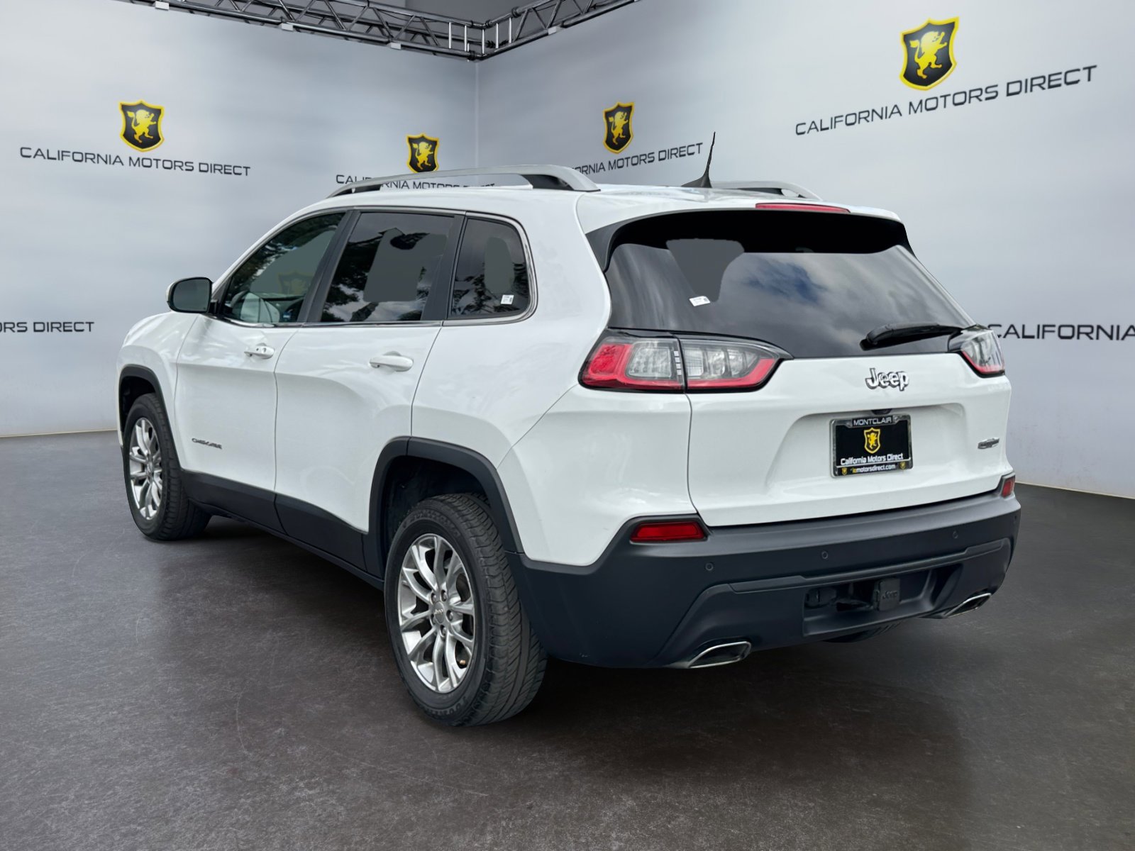 Used 2019 Jeep Cherokee Latitude Plus w/ Cold Weather Group FWD image 3