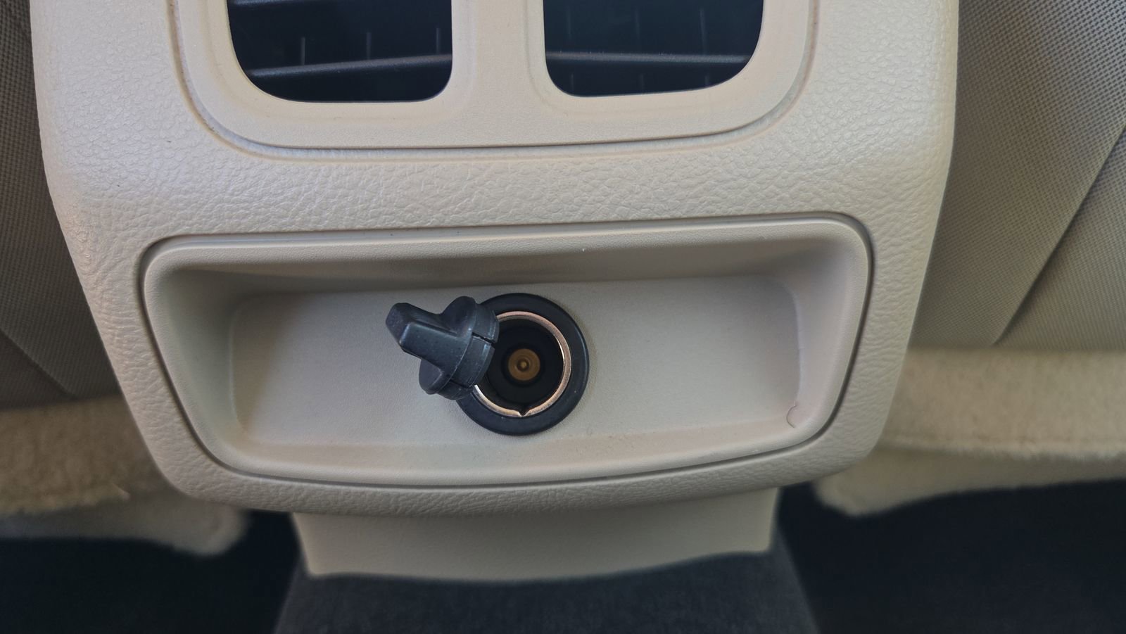 Used 2018 Ford Taurus SE FWD image 22