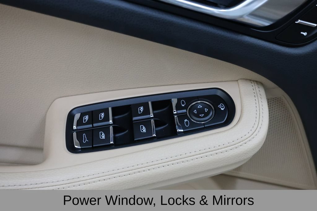 Used 2025 Porsche Macan S AWD/4WD image 47