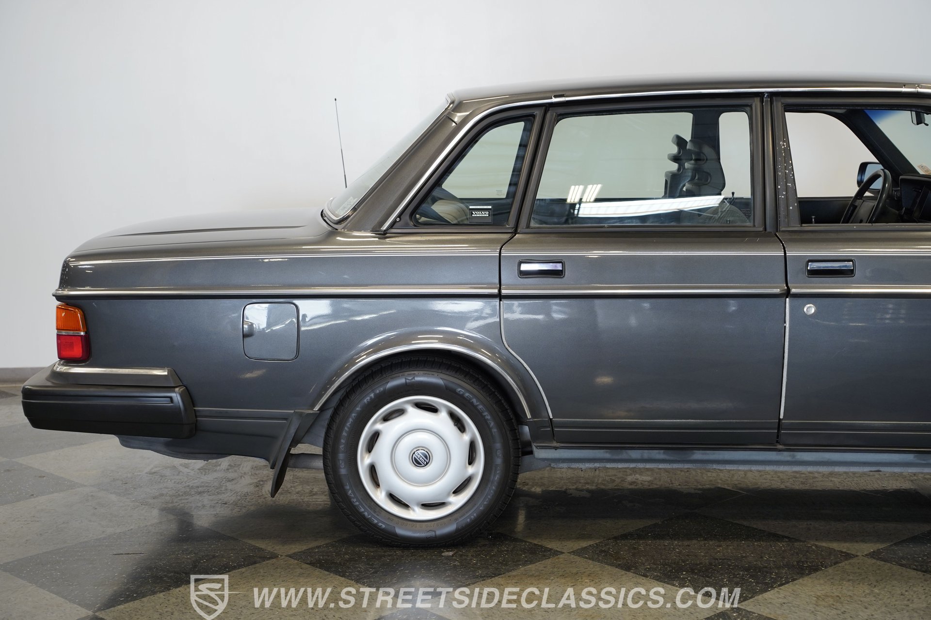 Used 1988 Volvo 240 Sedan RWD image 34