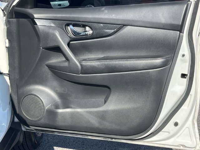 Used 2017 Nissan Rogue SL w/ SL Premium Package FWD image 27