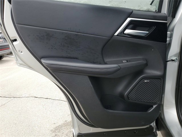 Used 2025 Mitsubishi Outlander SE image 18