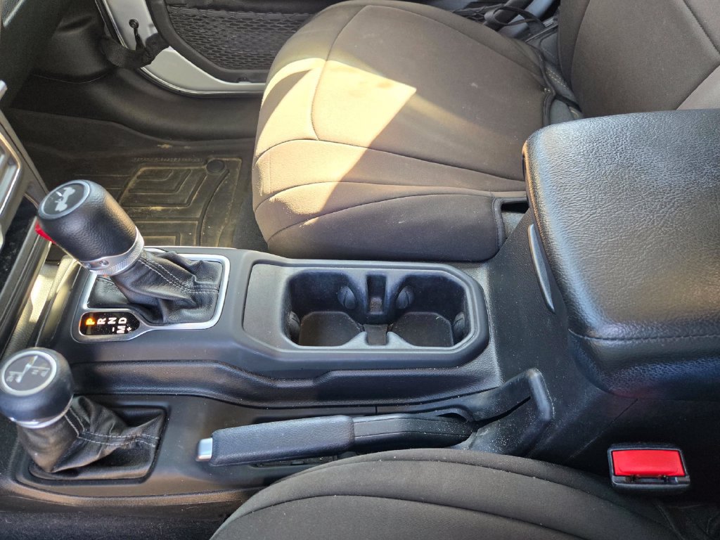 Used 2024 Jeep Wrangler Sport AWD/4WD image 23