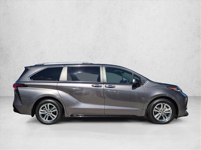 Used 2024 Toyota Sienna Platinum AWD/4WD image 4