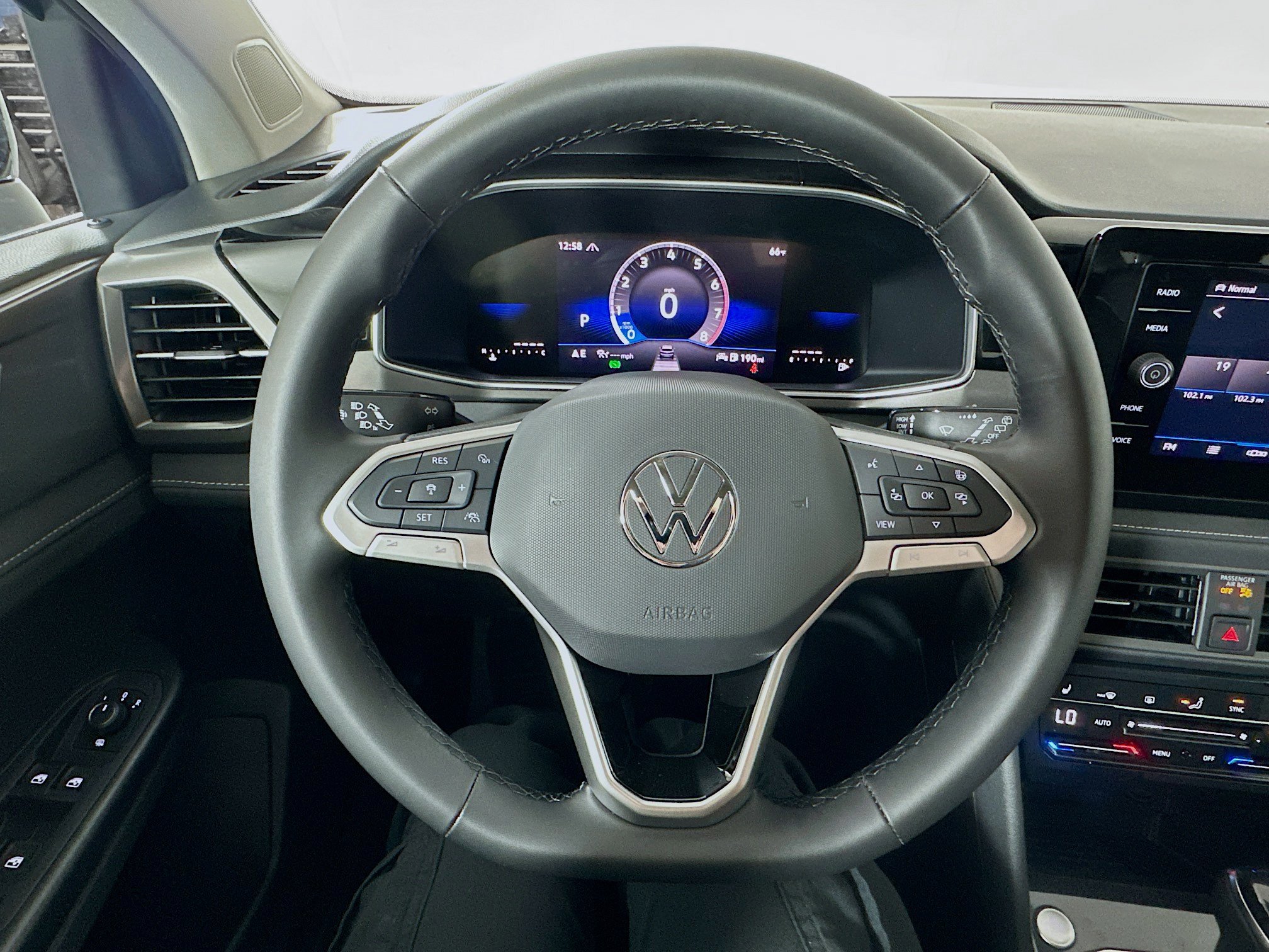 New 2026 Volkswagen Taos SE AWD/4WD image 11