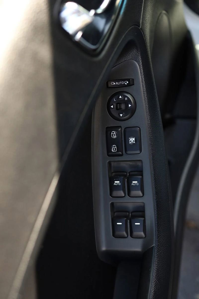 Used 2017 Kia Forte S w/ S Technology Package image 11