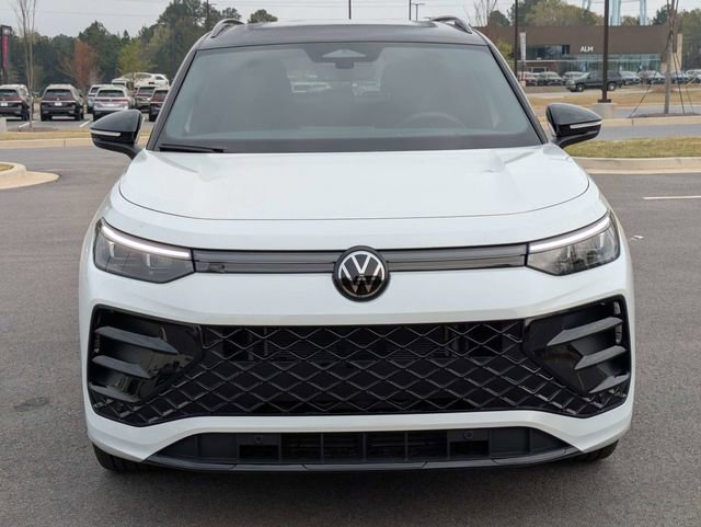 New 2026 Volkswagen Tiguan SE R-Line FWD image 9