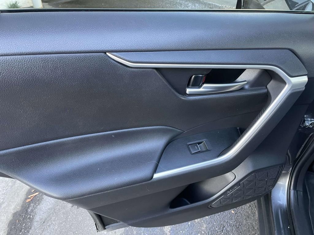 Used 2023 Toyota RAV4 SE w/ Convenience Package image 22