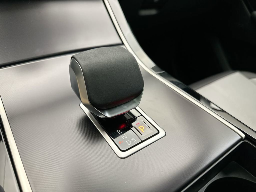 New 2026 Land Rover Range Rover Velar Dynamic SE image 11