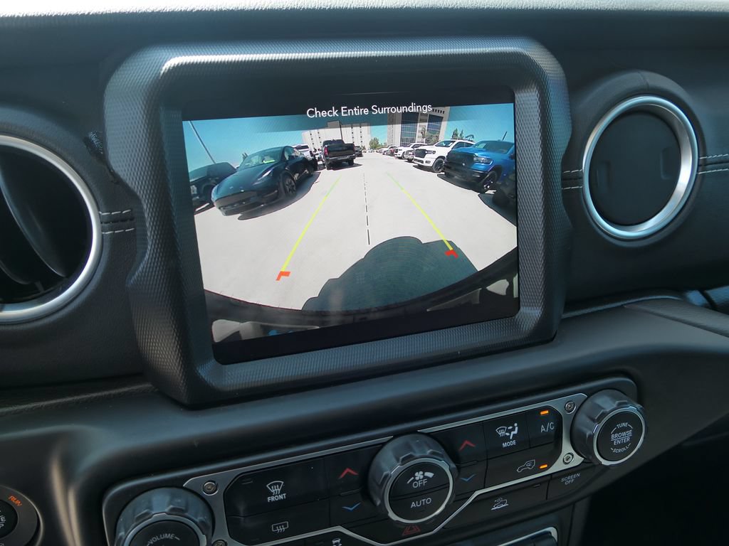 Used 2023 Jeep Wrangler Unlimited Sahara AWD/4WD image 18
