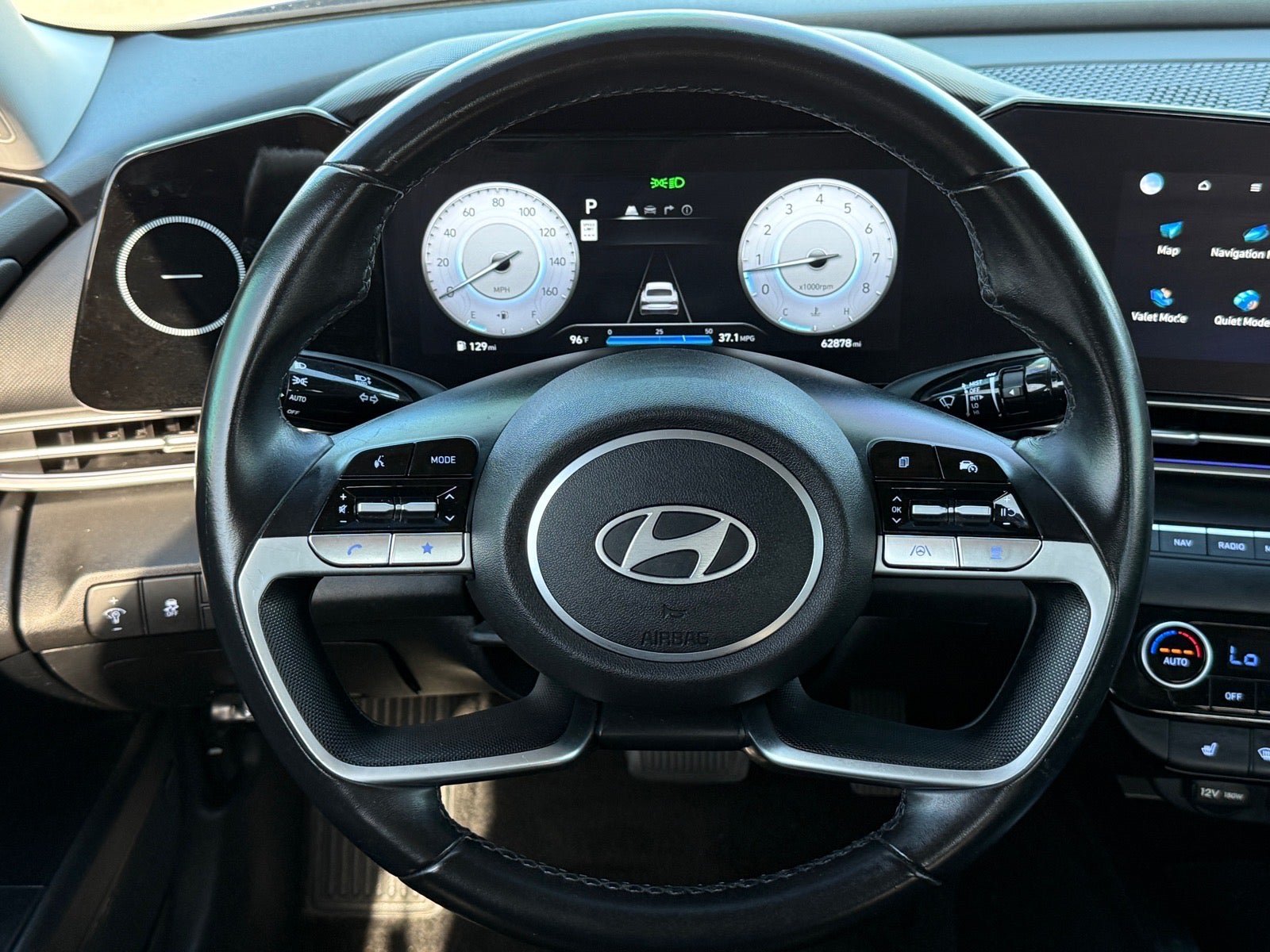 Used 2024 Hyundai Elantra Limited FWD image 19