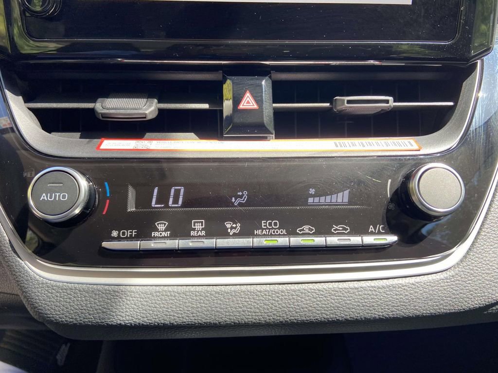 Used 2025 Toyota Corolla LE image 22