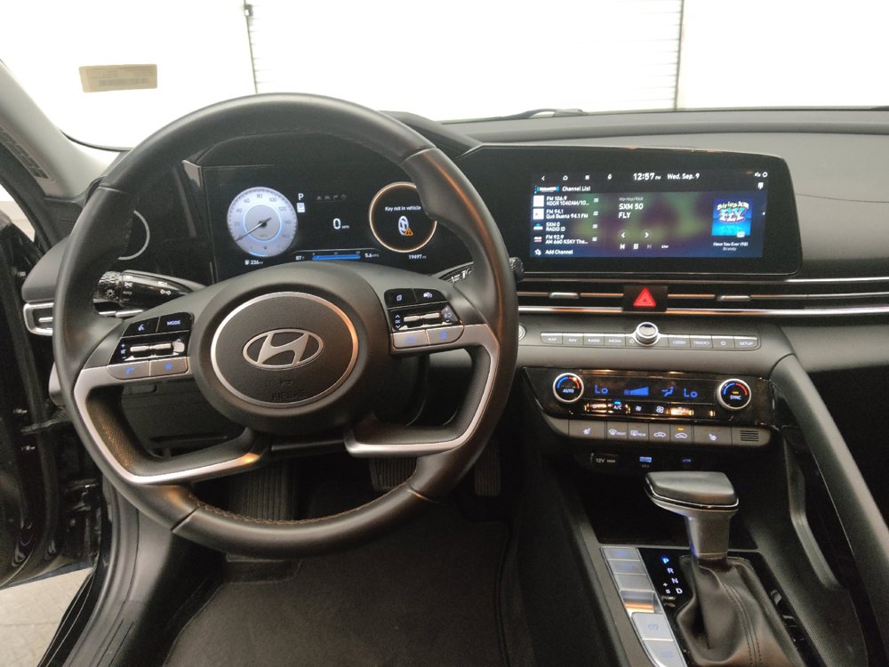 Used 2025 Hyundai Elantra SEL FWD image 22