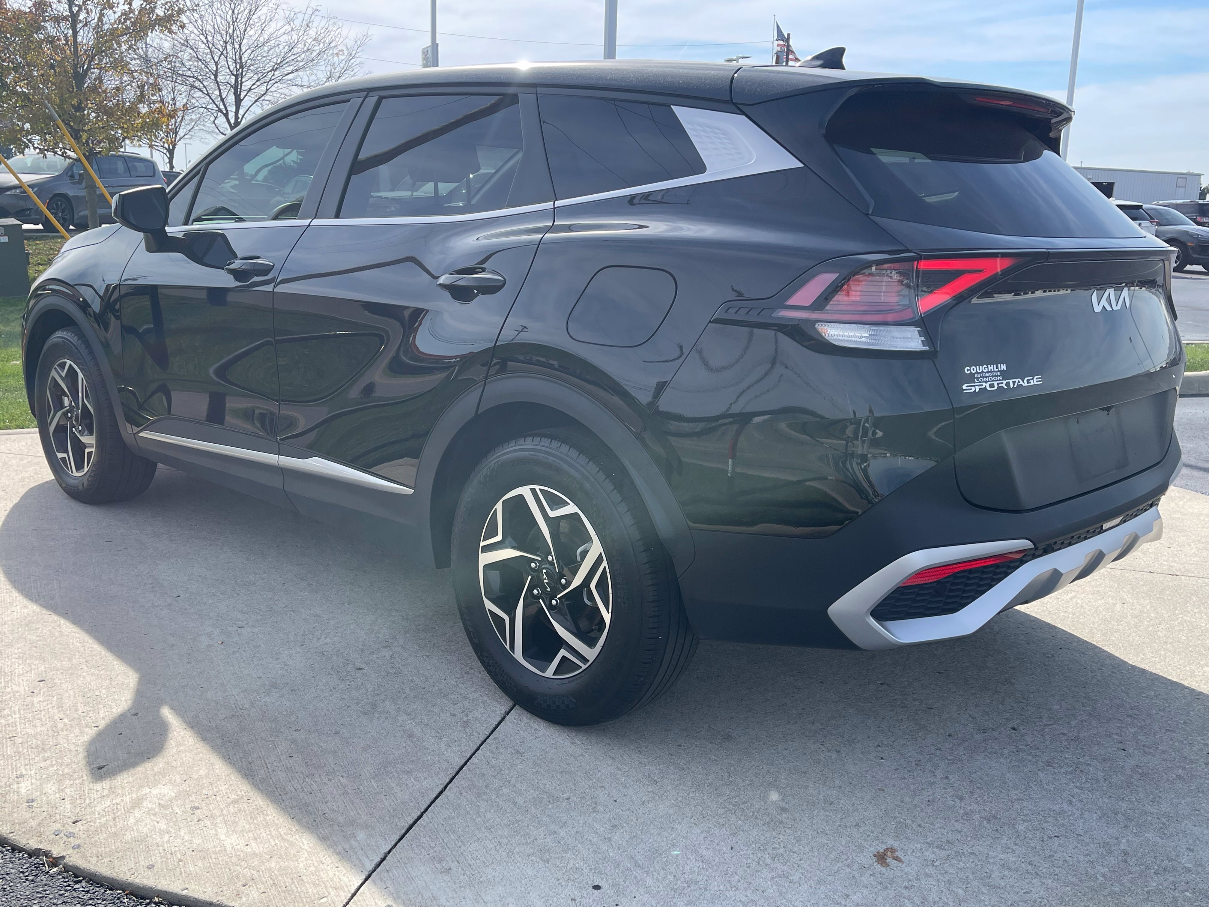 Used 2025 Kia Sportage LX FWD image 5