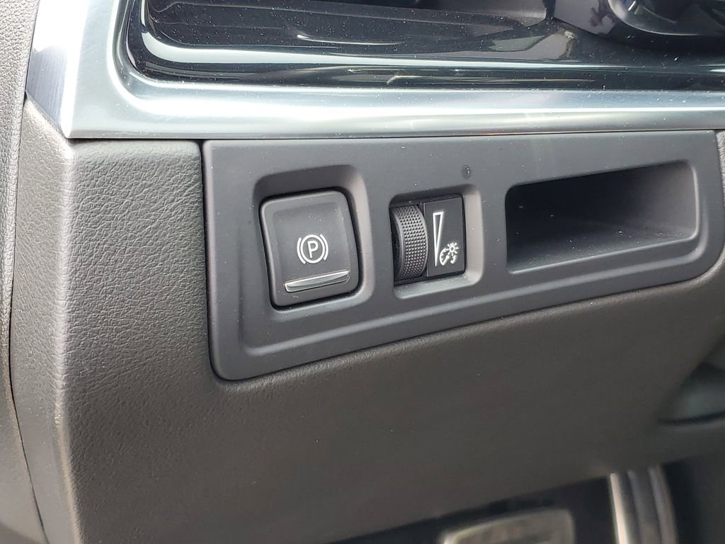 Used 2025 Cadillac XT6 Sport w/ LPO, Floor Liner Package AWD/4WD image 9