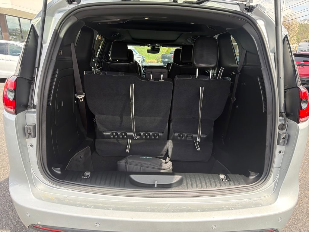 Used 2023 Chrysler Pacifica Limited w/ S Appearance Package image 21