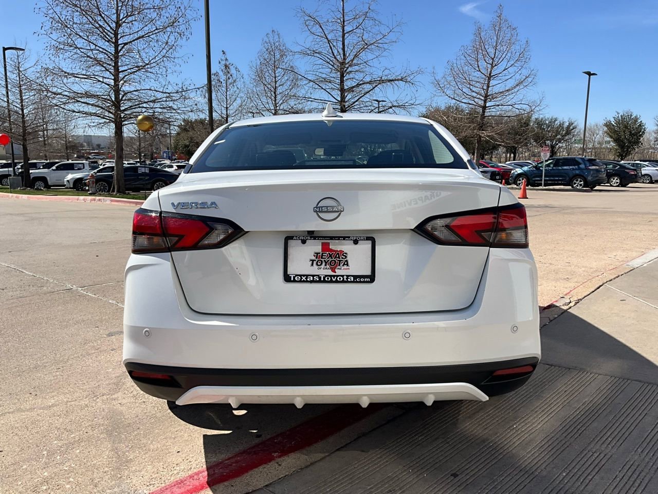 Used 2025 Nissan Versa SV image 7