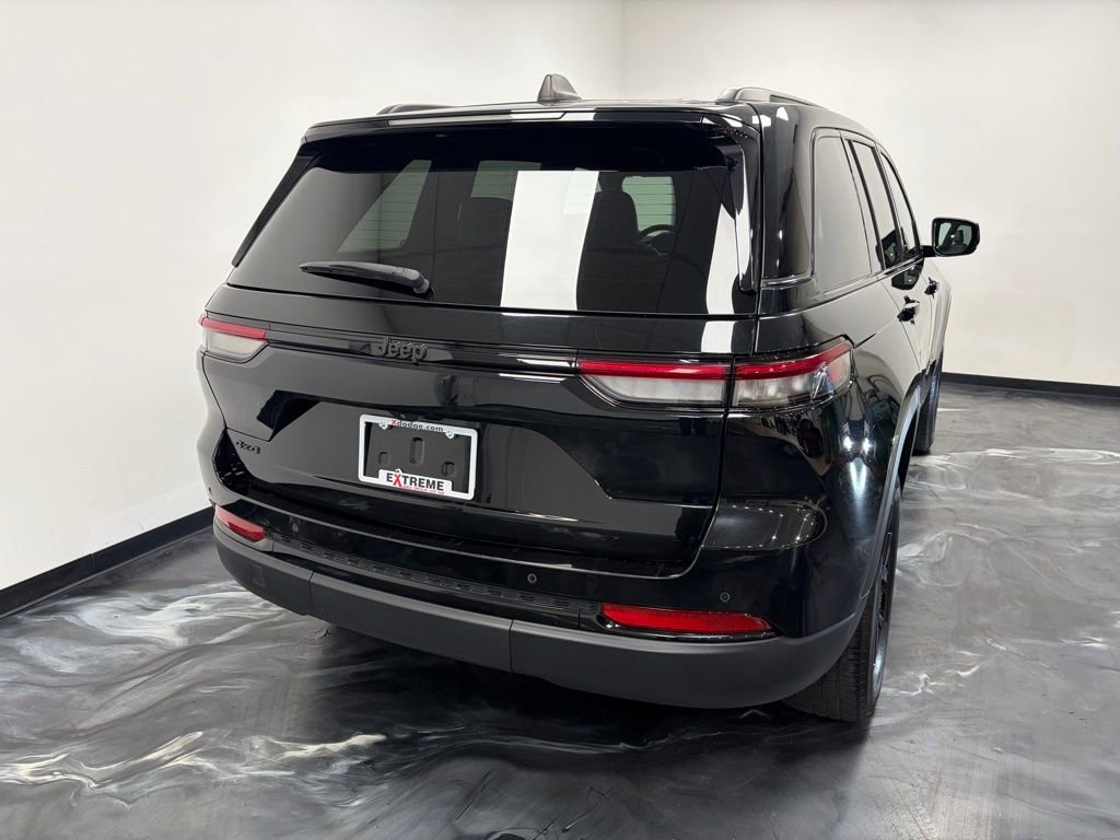 Used 2024 Jeep Grand Cherokee Altitude image 6